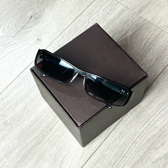 PRADA SUNGLASSES - Picture 6 of 7